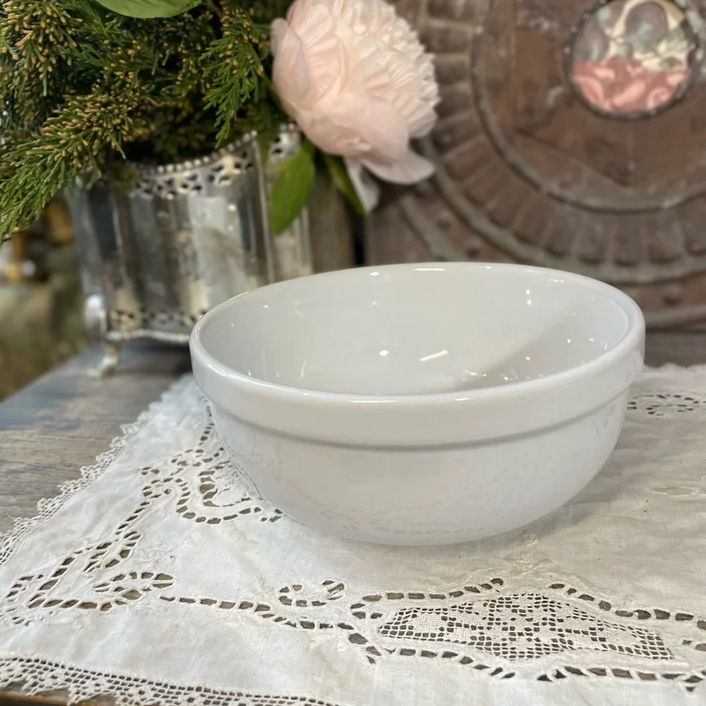 Williams Sonoma white ceramic stoneware cereal soup bowl